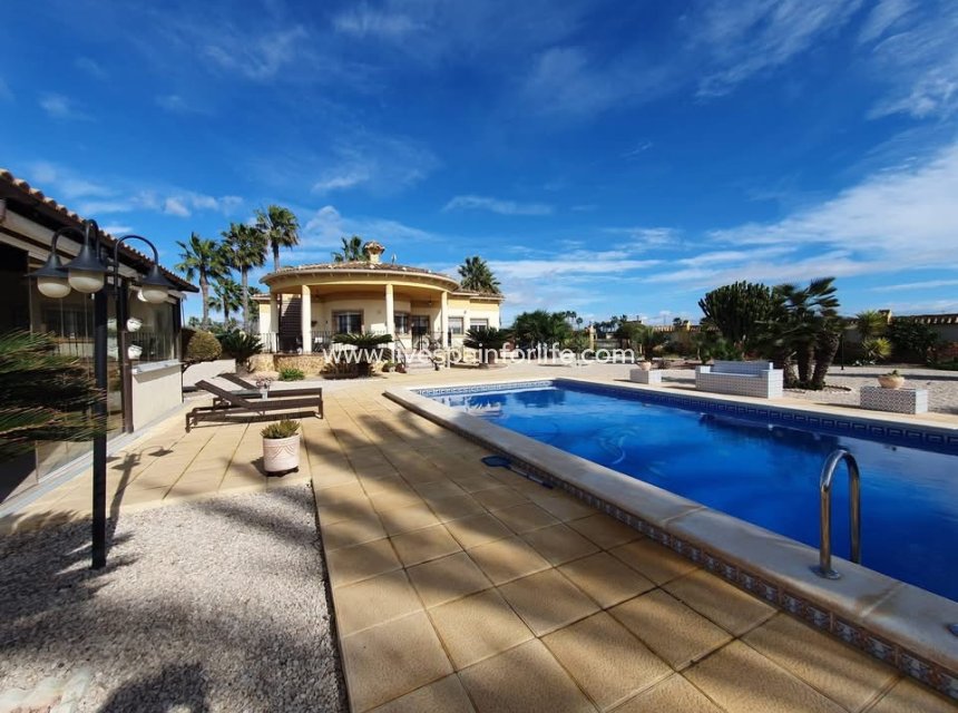 Resale - Country Property -
Catral