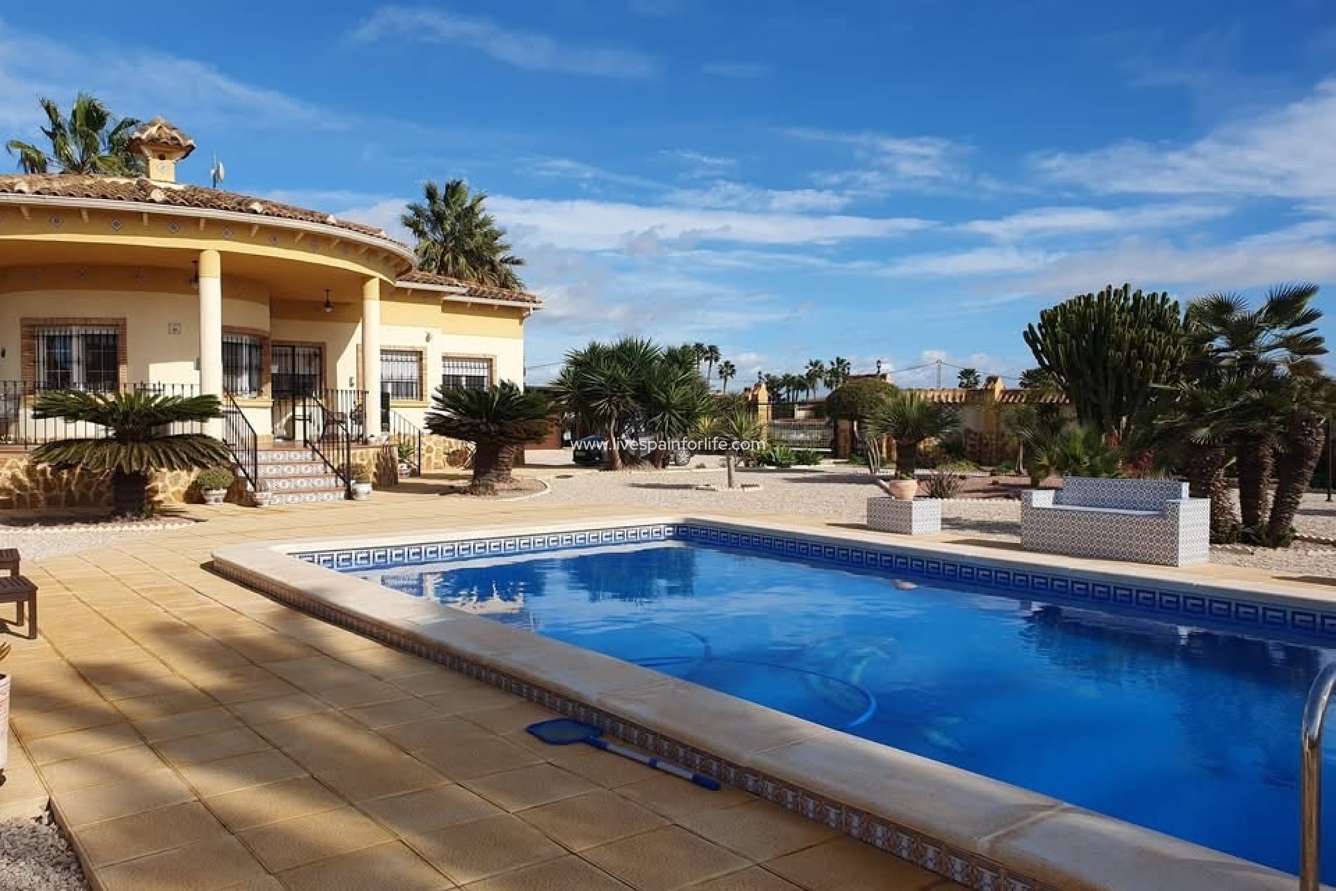 Resale - Country Property -
Catral