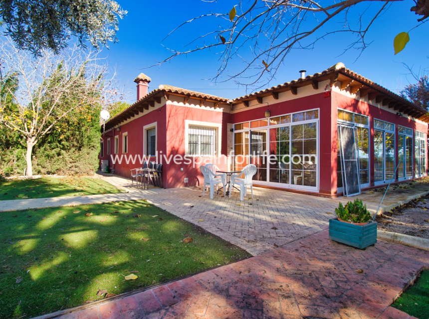 Resale - Country Property -
Catral