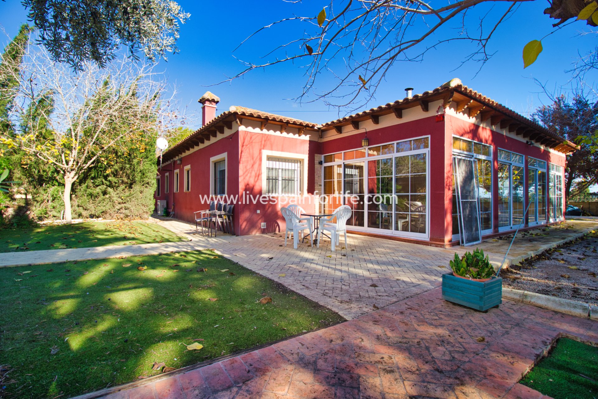 Resale - Country Property -
Catral