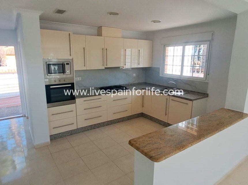 Resale - Country Property -
Catral