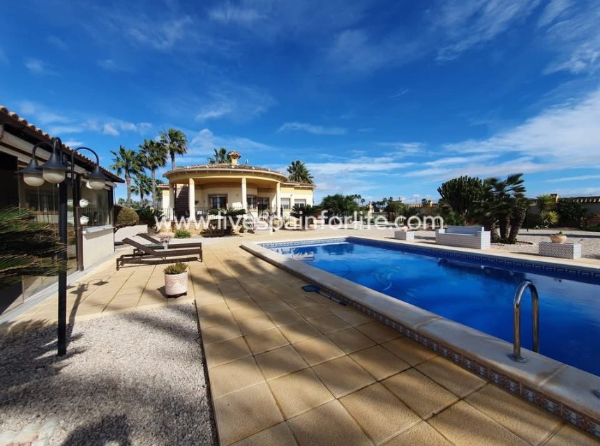 Resale - Country Property -
Catral