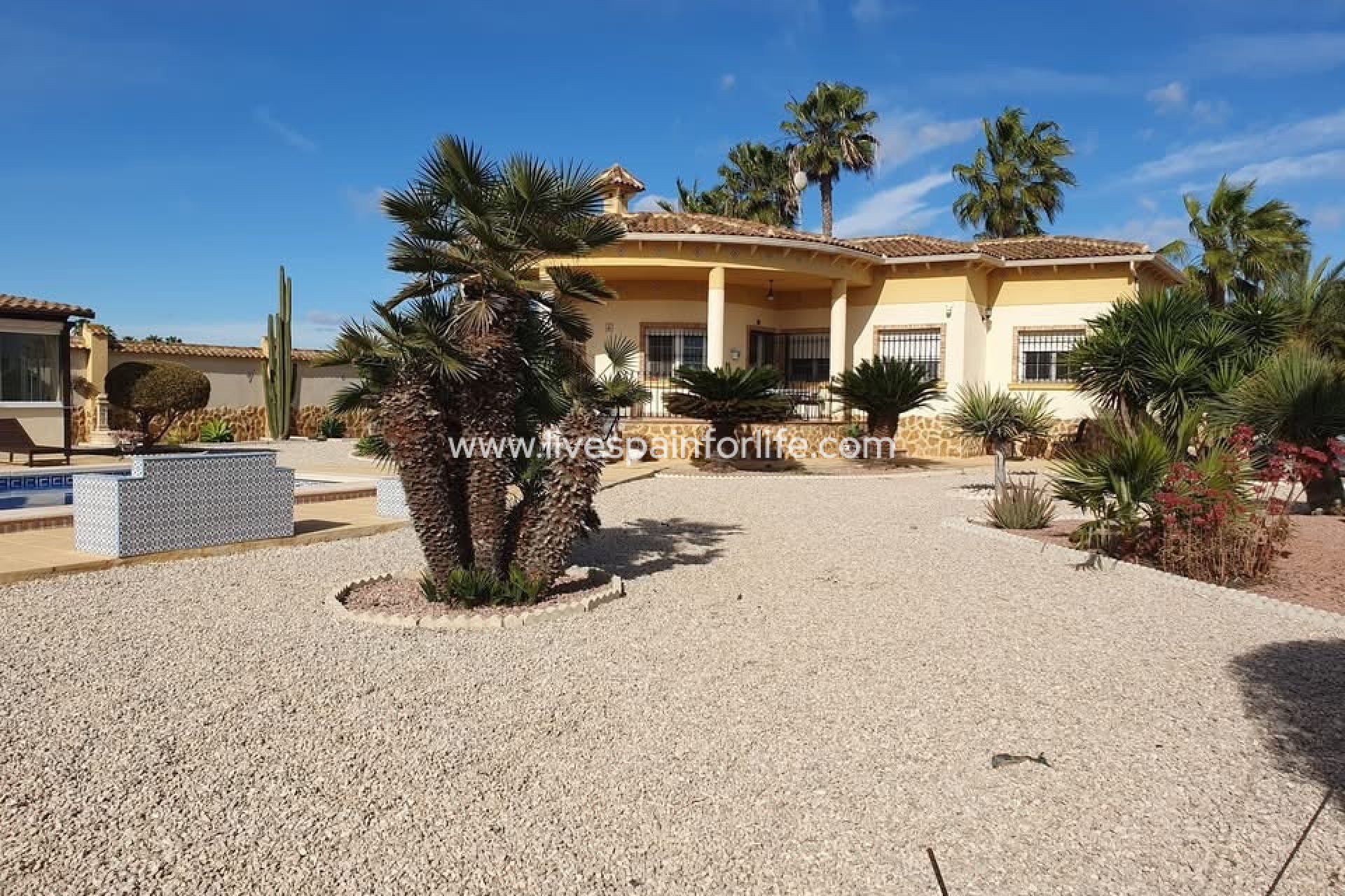 Resale - Country Property -
Catral