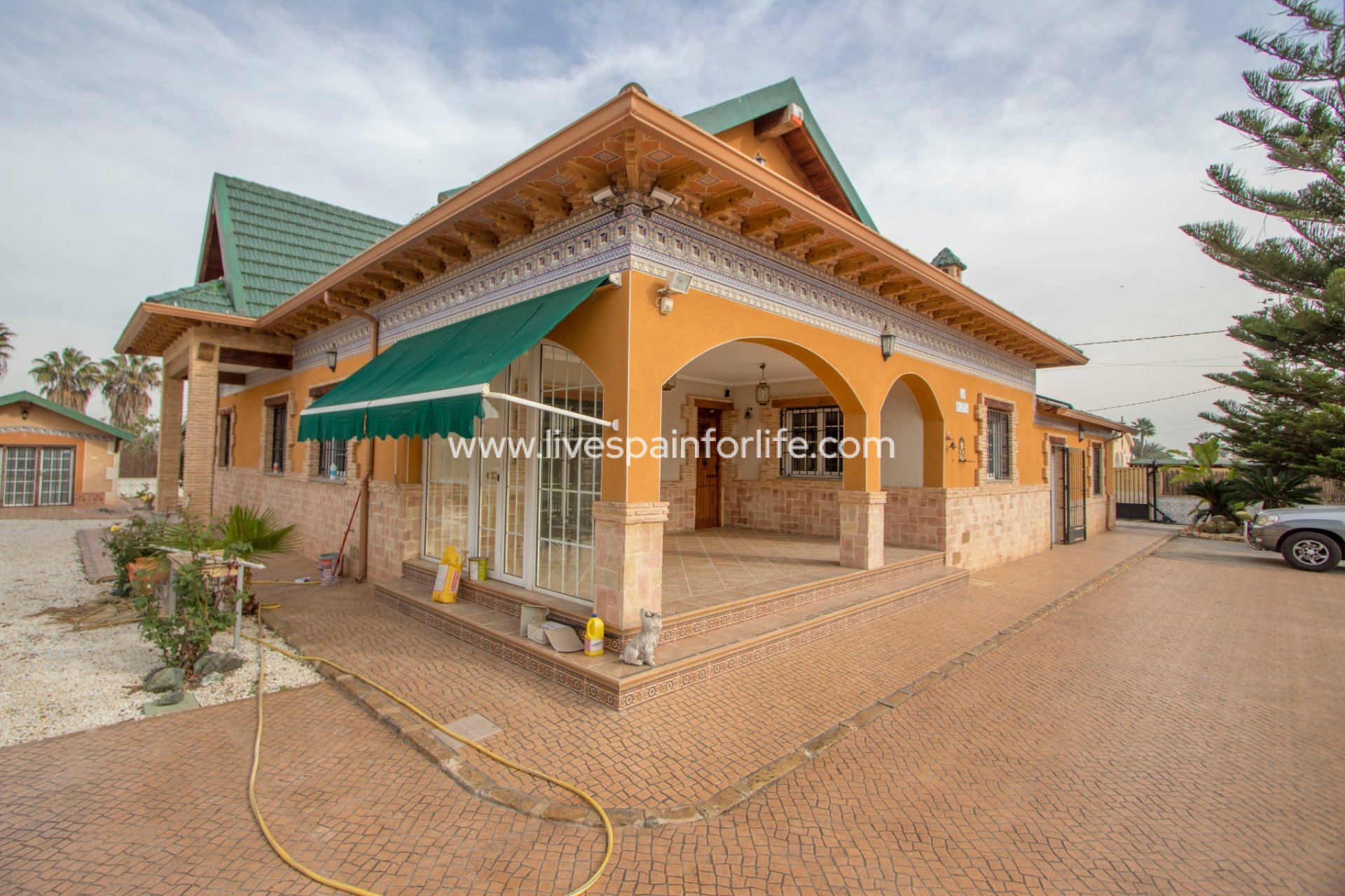 Resale - Country Property -
Catral