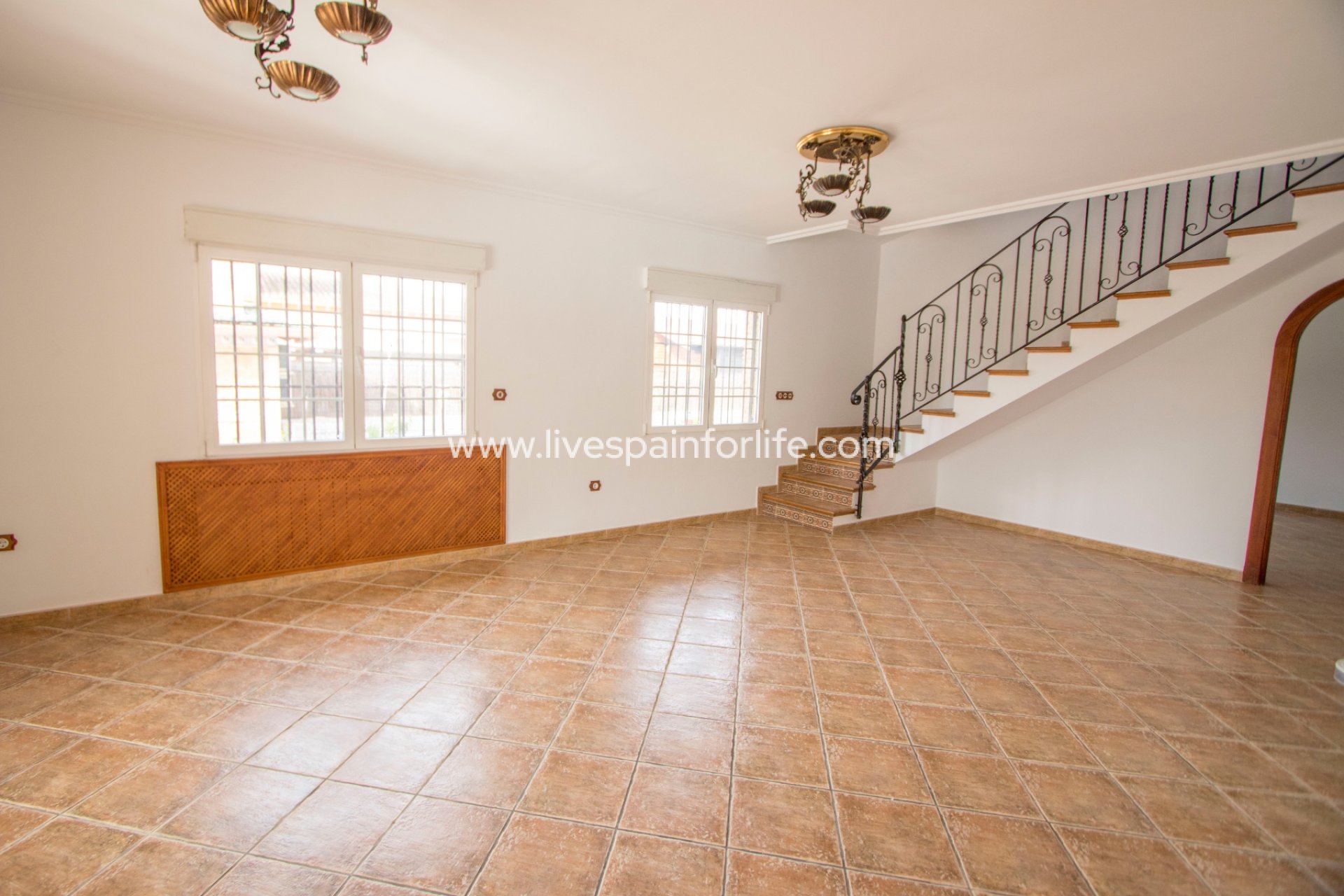 Resale - Country Property -
Catral