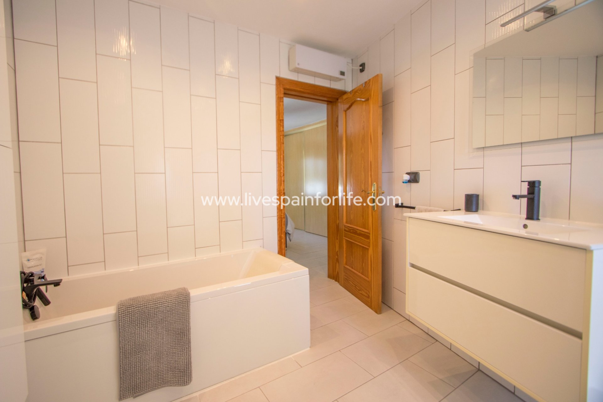 Resale - Country Property -
Catral