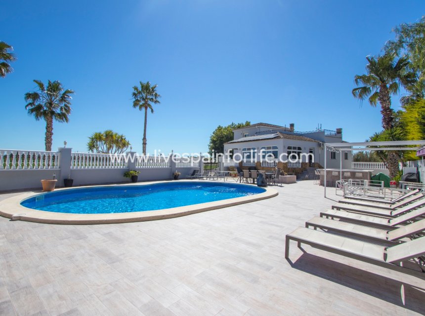 Resale - Country Property -
Catral