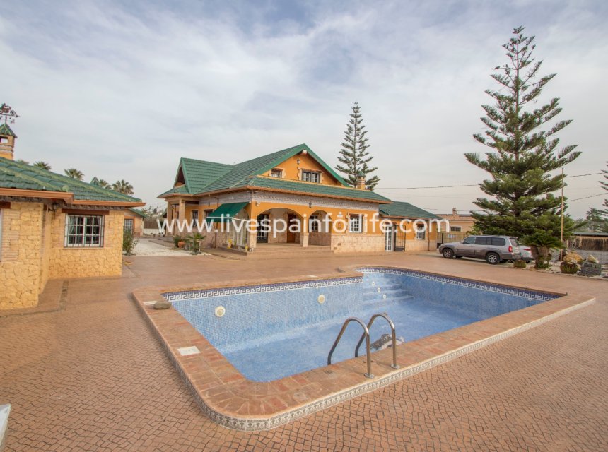 Resale - Country Property -
Catral