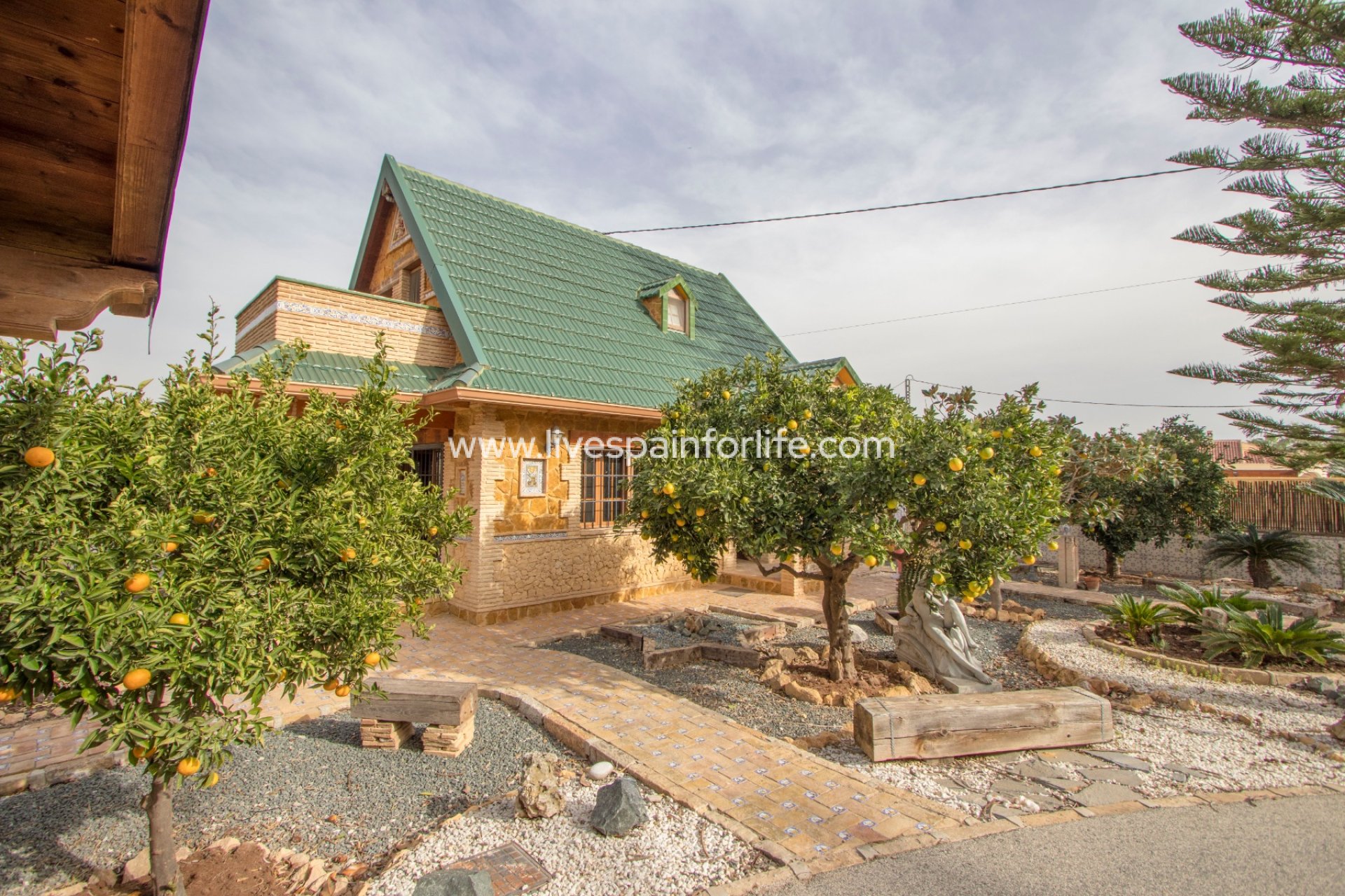 Resale - Country Property -
Catral