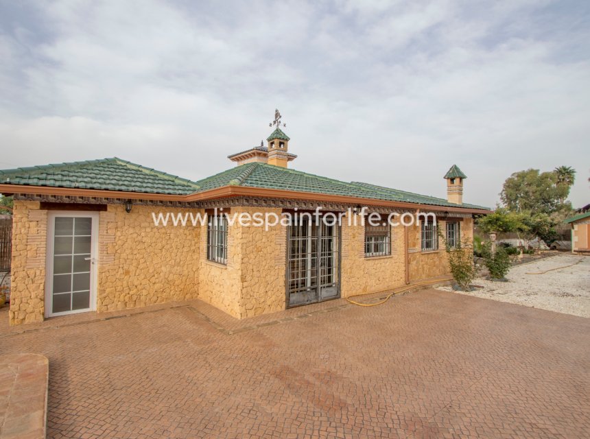 Resale - Country Property -
Catral
