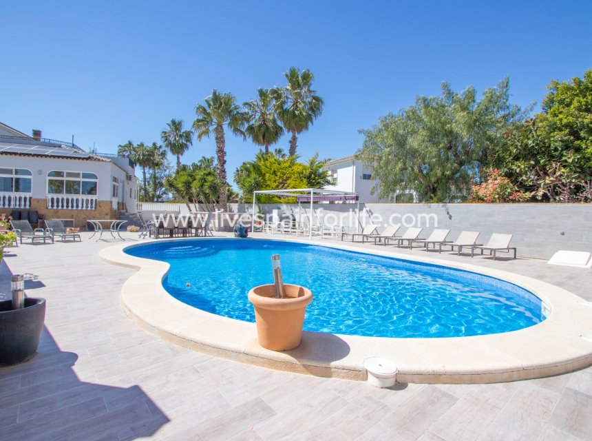 Resale - Country Property -
Catral