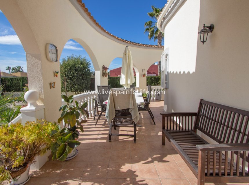 Resale - Country Property -
Catral