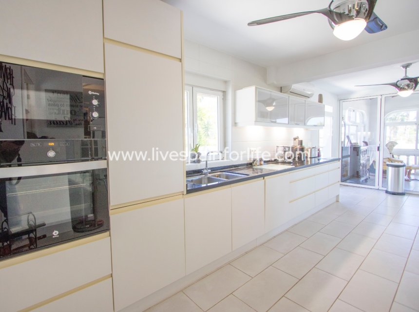 Resale - Country Property -
Catral