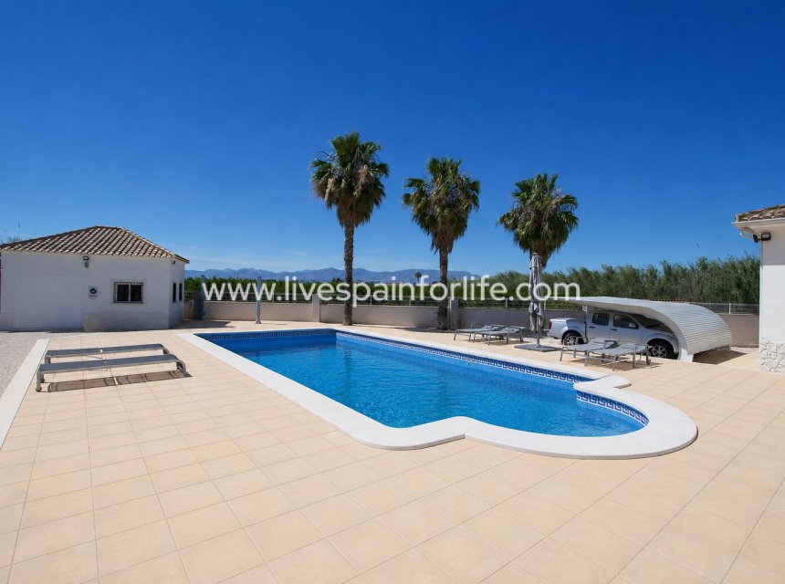 Resale - Country Property -
Catral