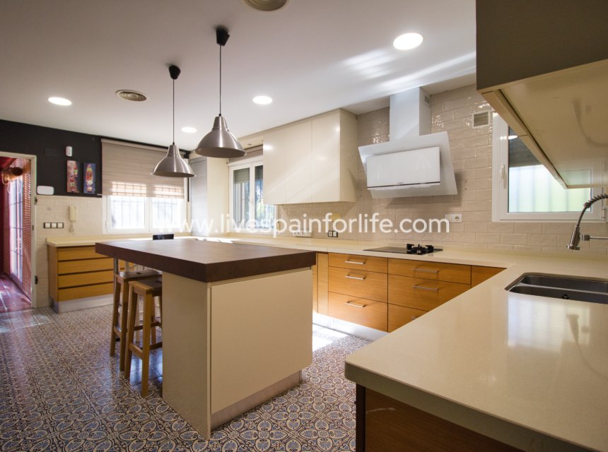 Resale - Country Property -
Catral