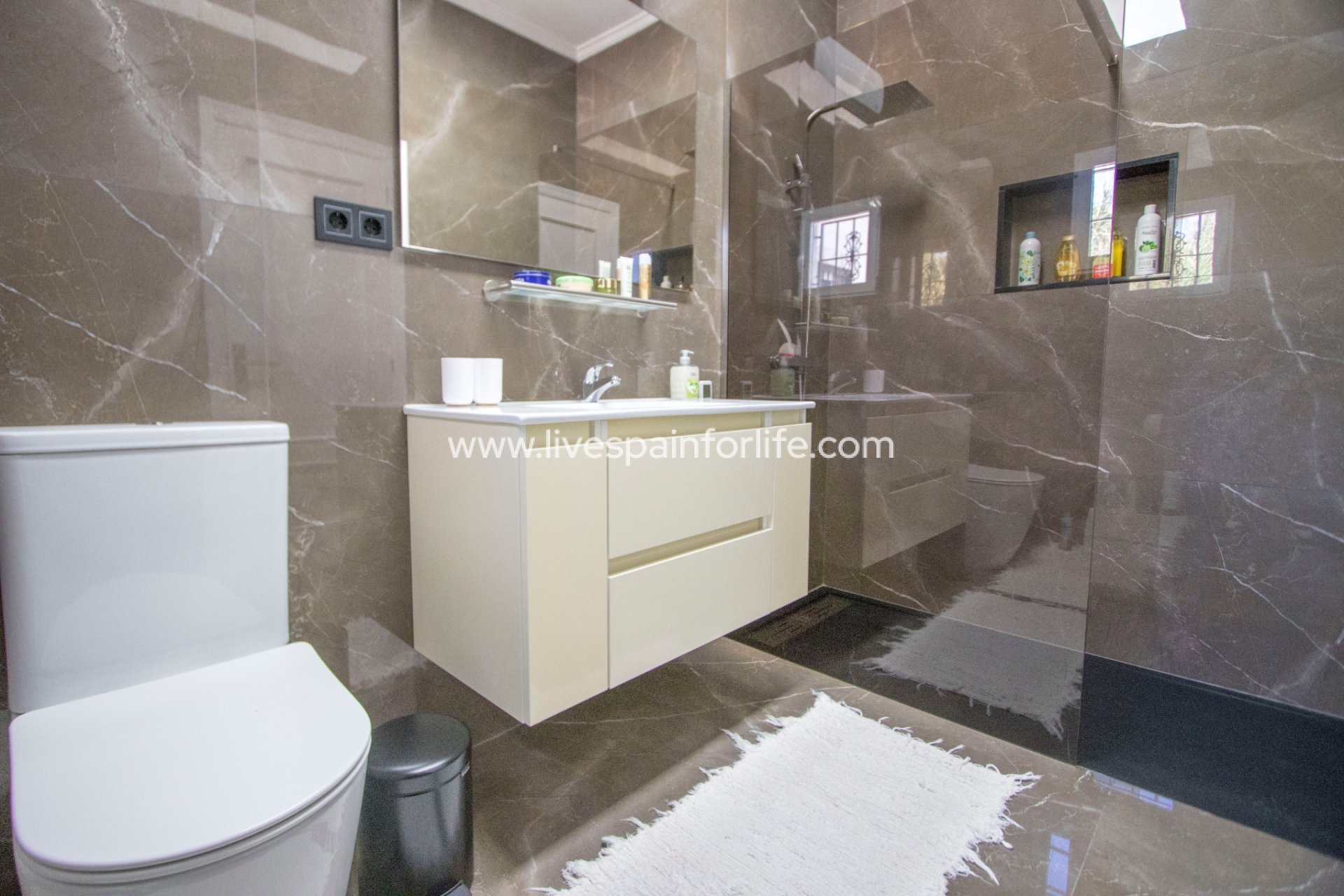 Resale - Country Property -
Catral