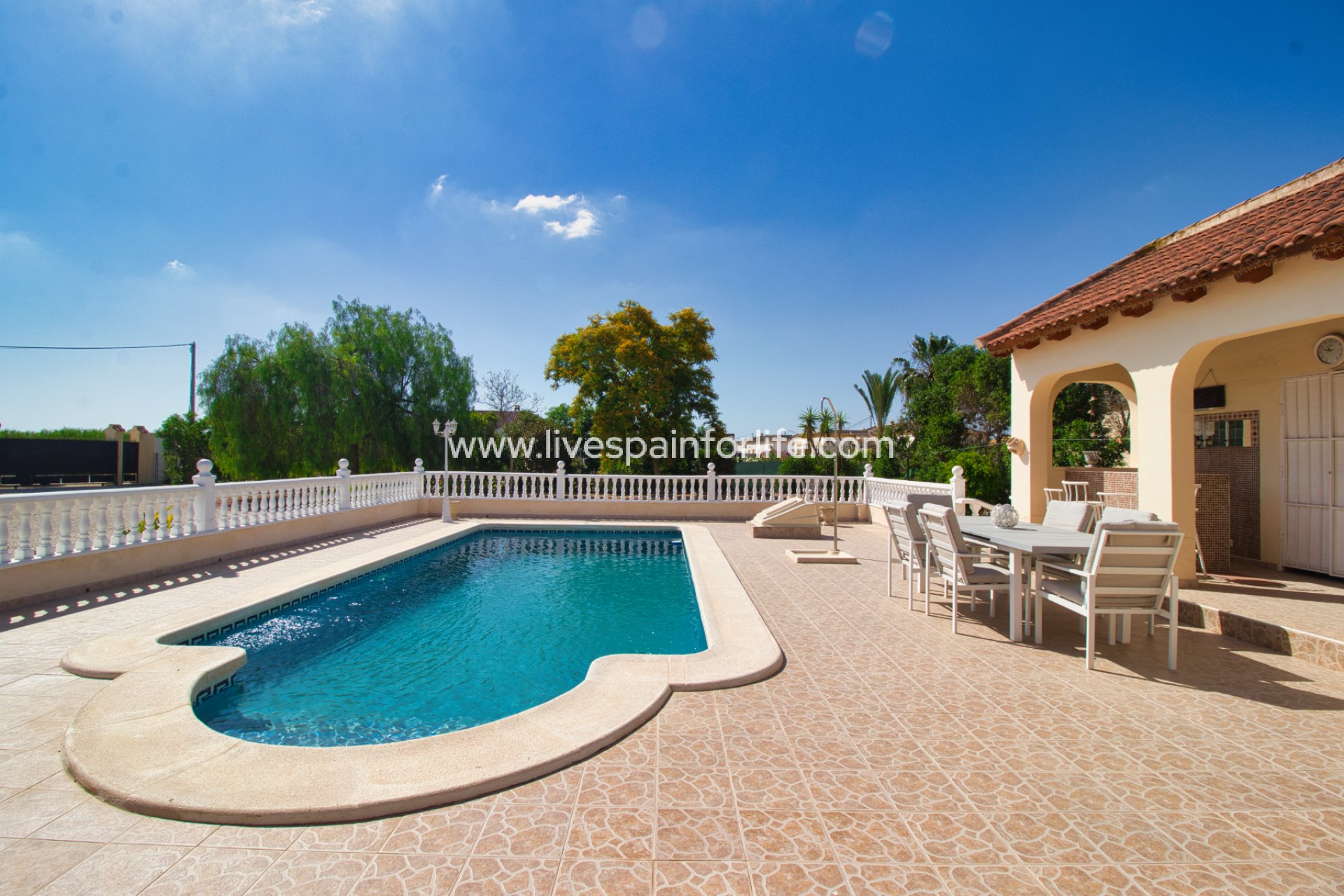 Resale - Country Property -
Catral