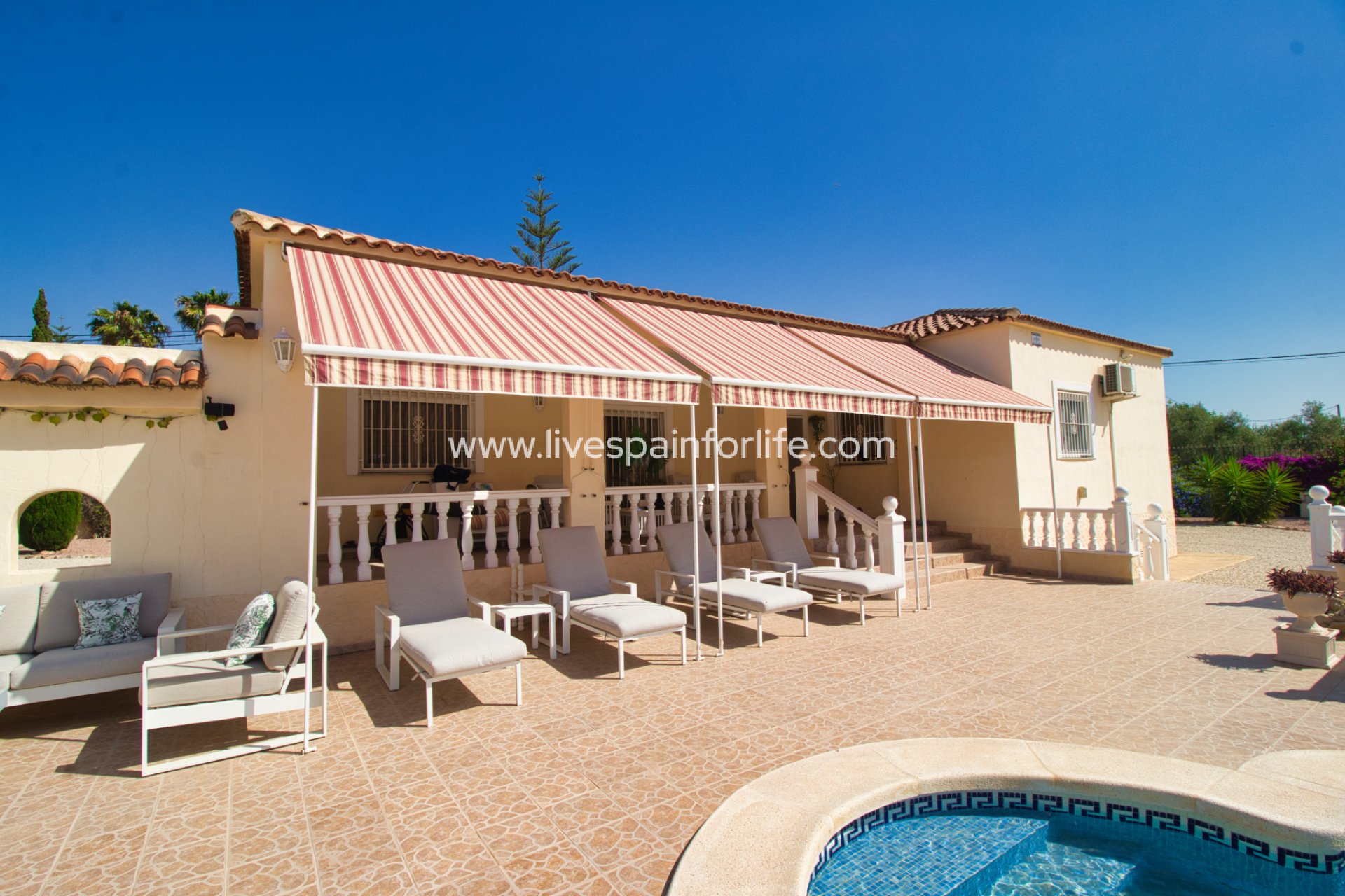 Resale - Country Property -
Catral