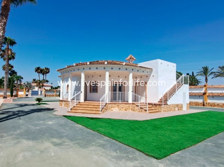 Resale - Country Property -
Catral