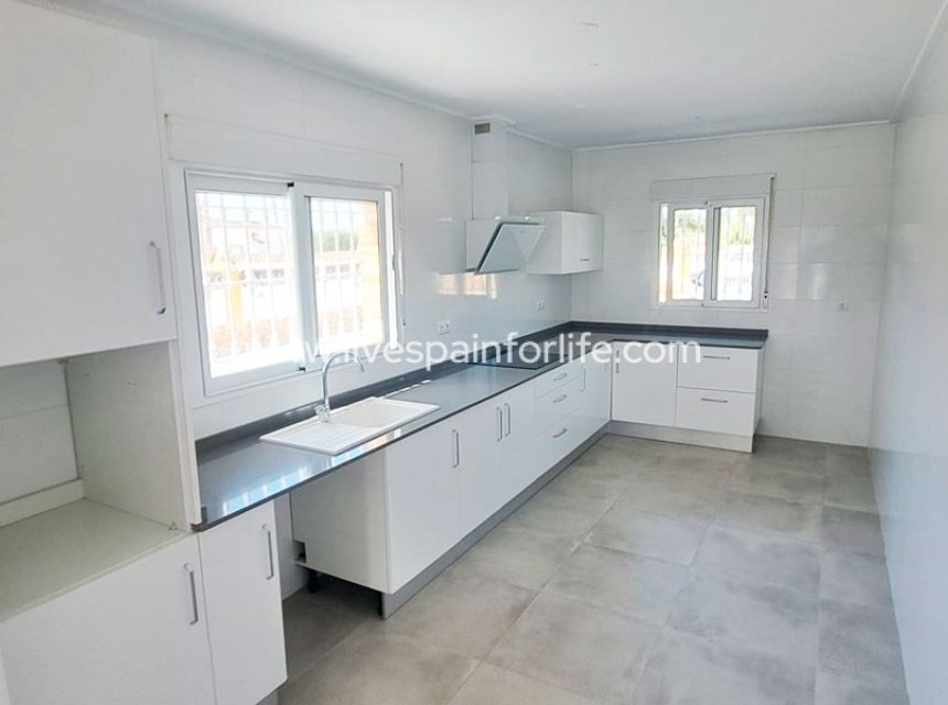 Resale - Country Property -
Catral