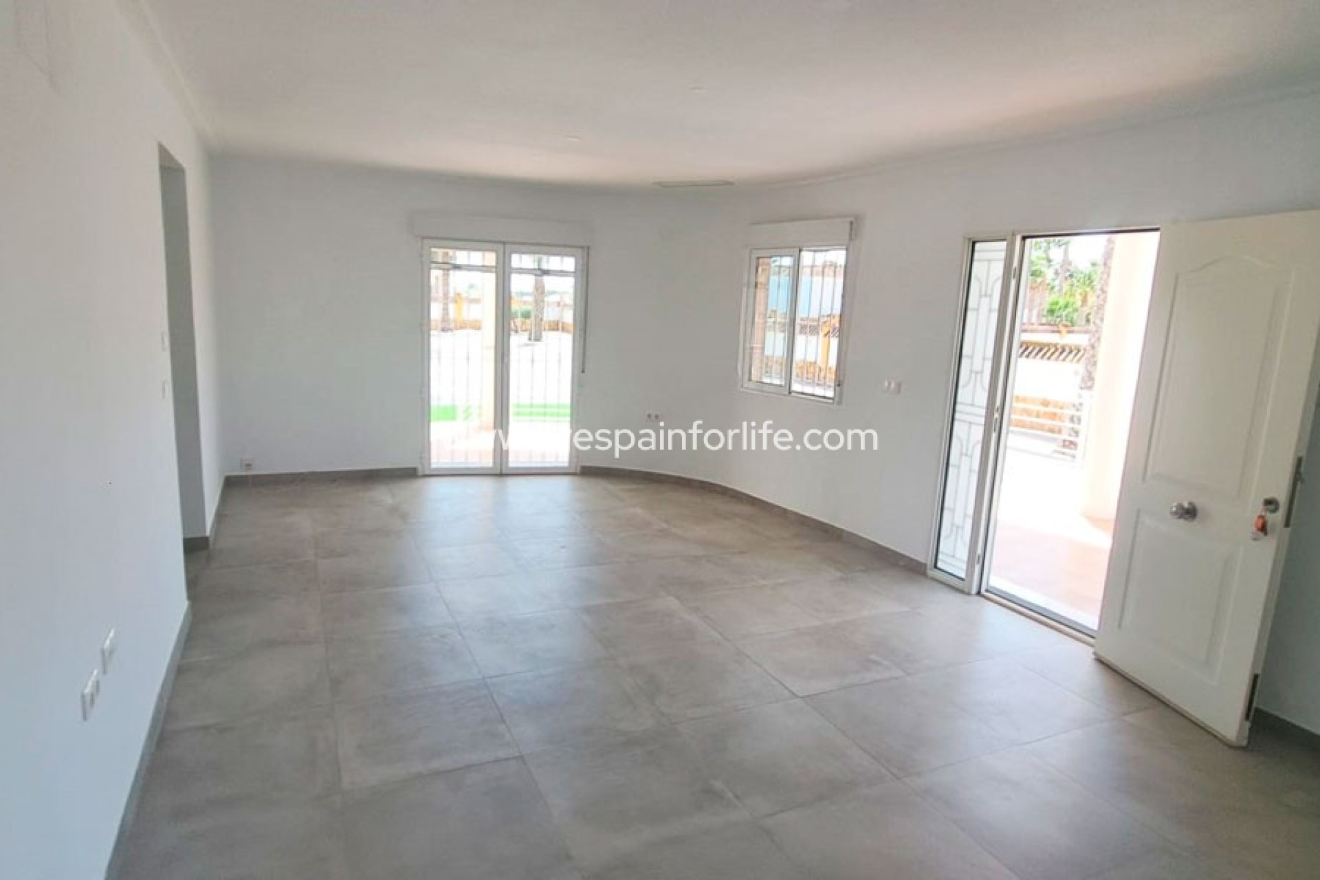 Resale - Country Property -
Catral