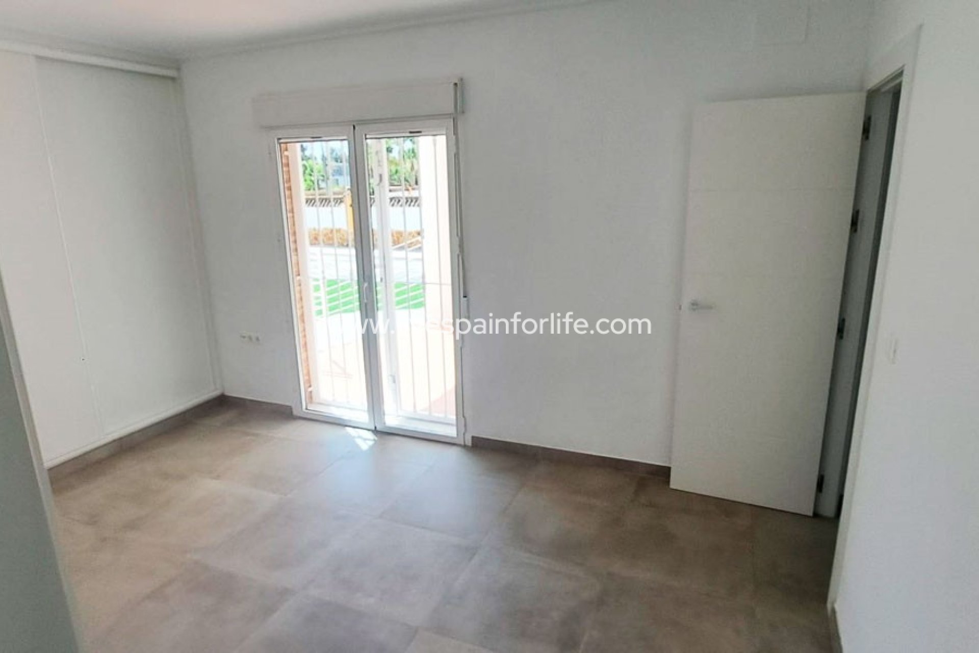Resale - Country Property -
Catral