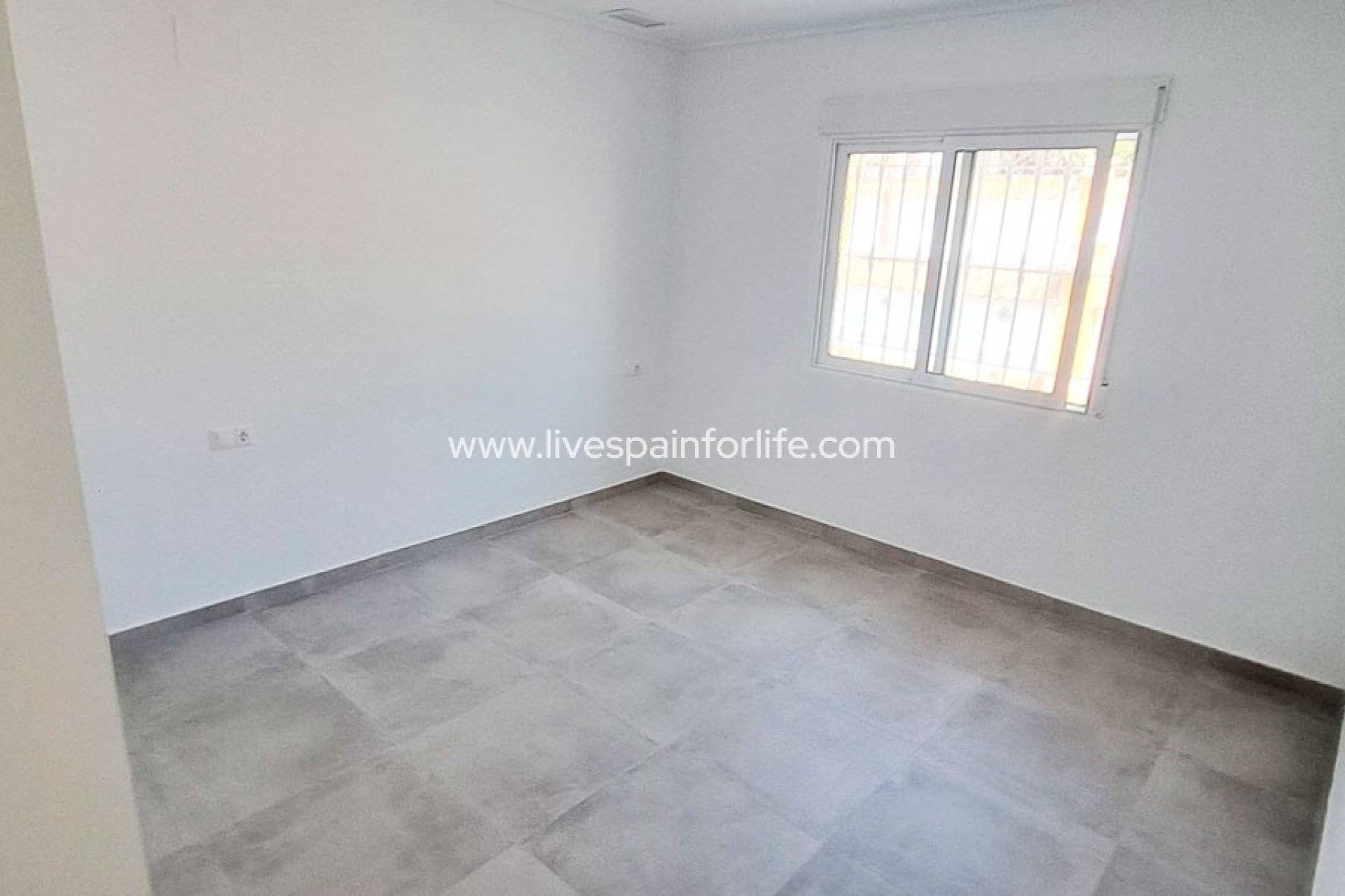 Resale - Country Property -
Catral