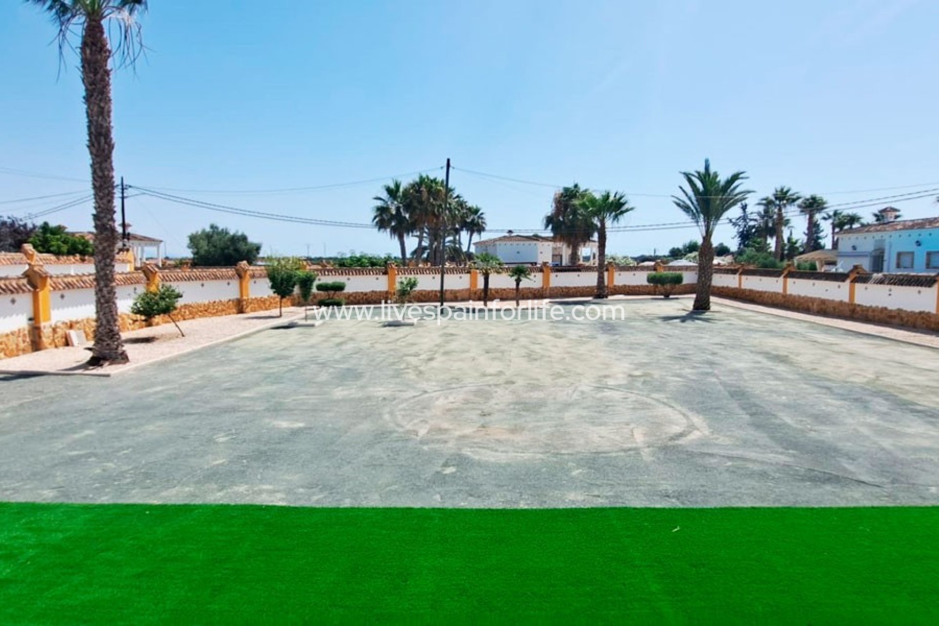 Resale - Country Property -
Catral
