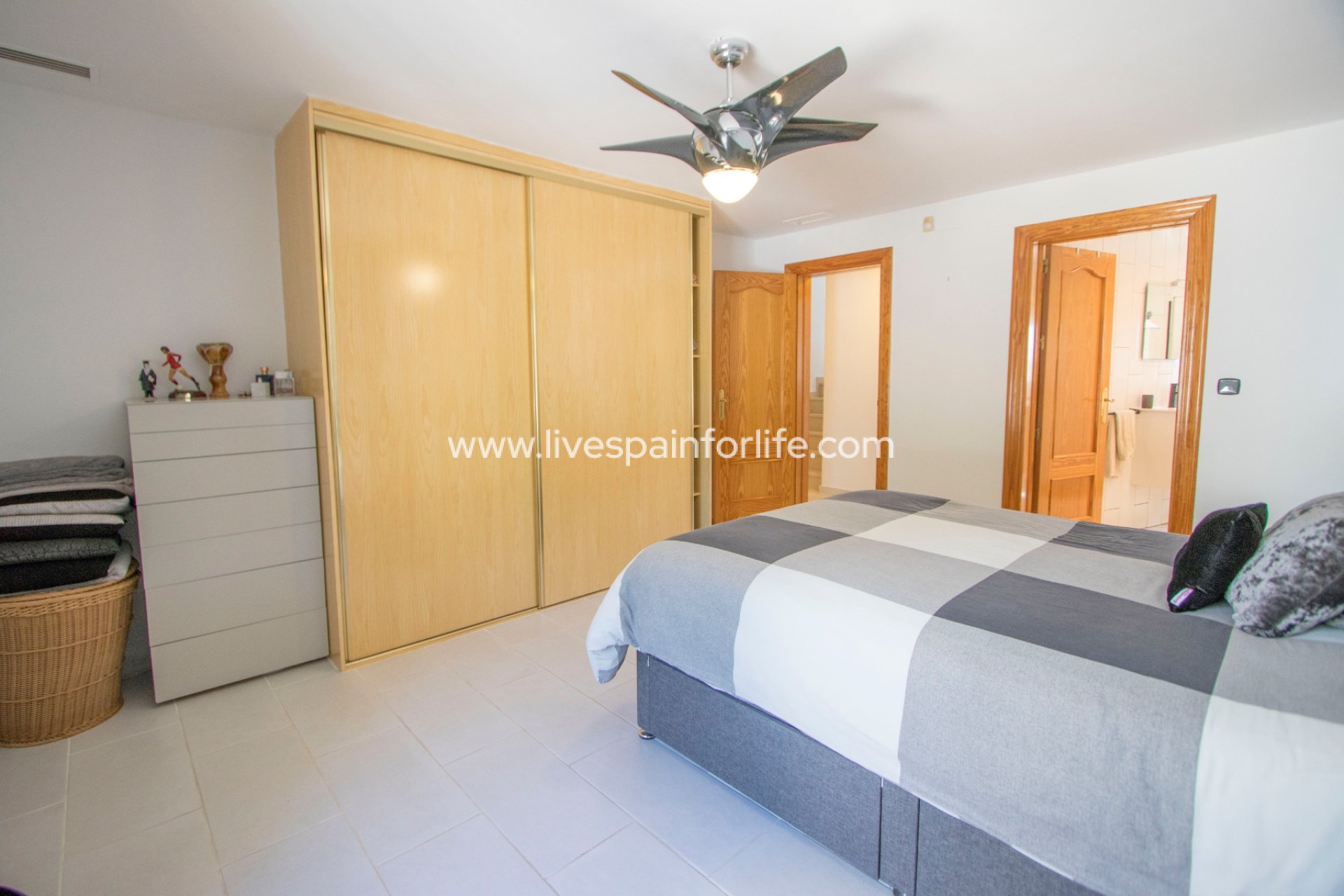 Resale - Country Property -
Catral