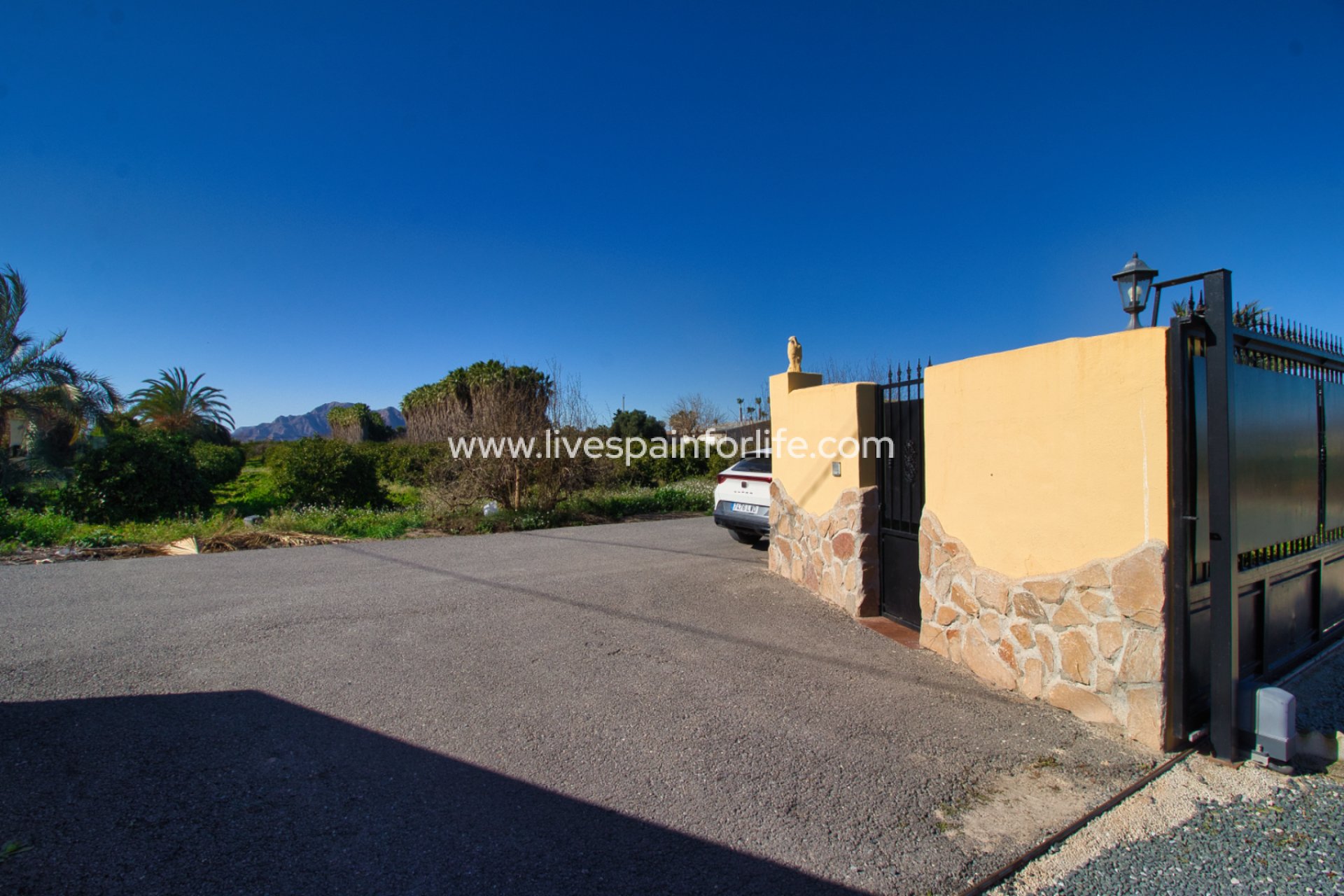 Resale - Country Property -
Catral