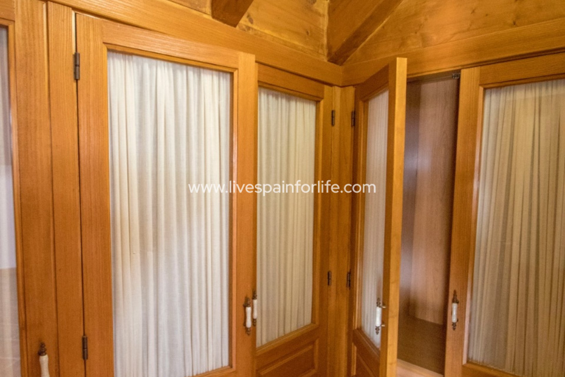 Resale - Country Property -
Catral