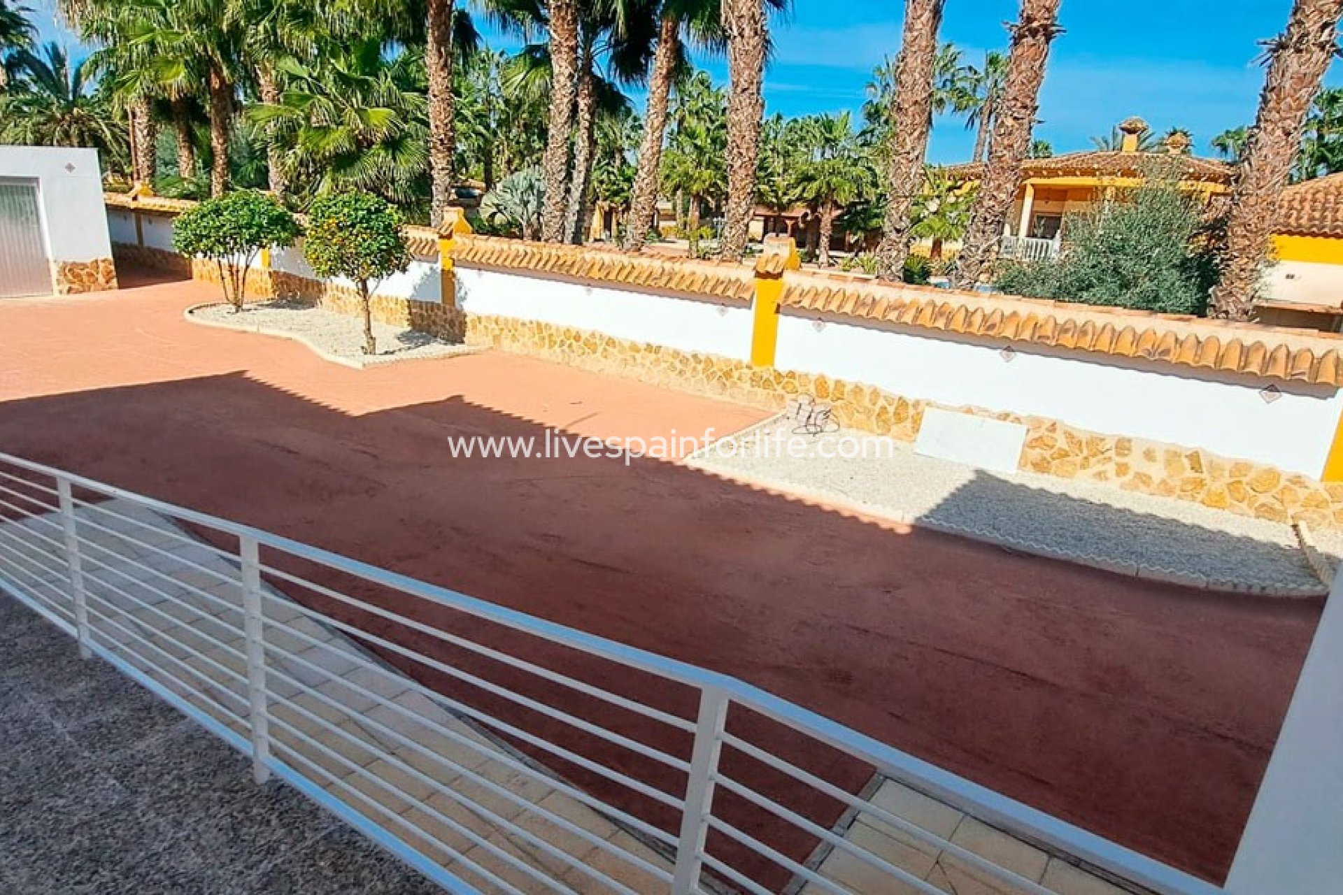 Resale - Country Property -
Catral