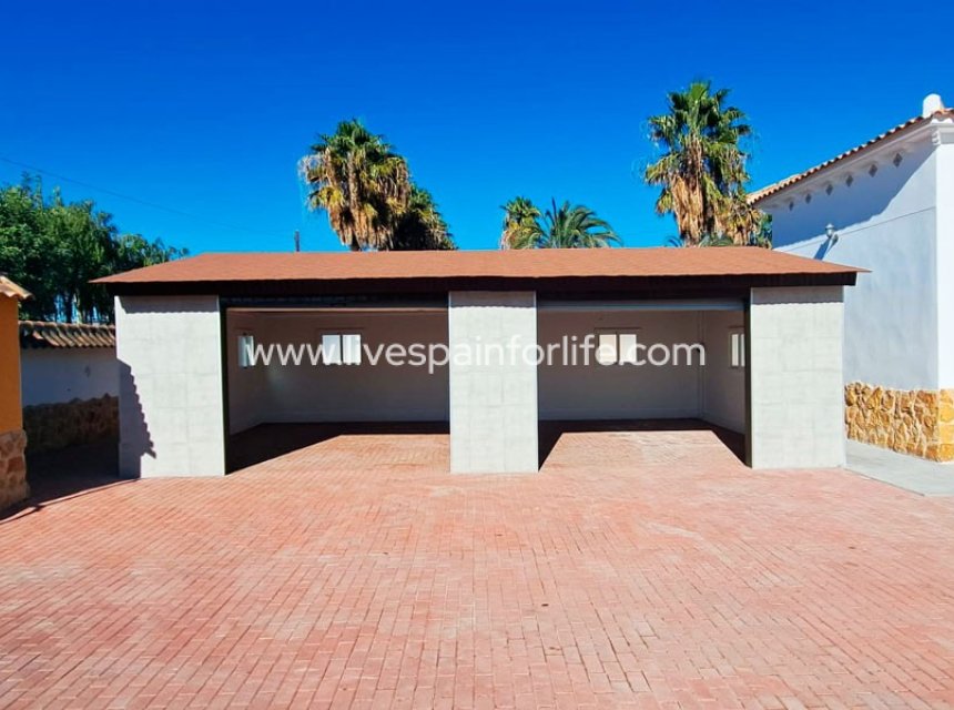 Resale - Country Property -
Catral