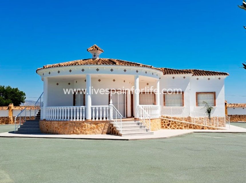 Resale - Country Property -
Catral