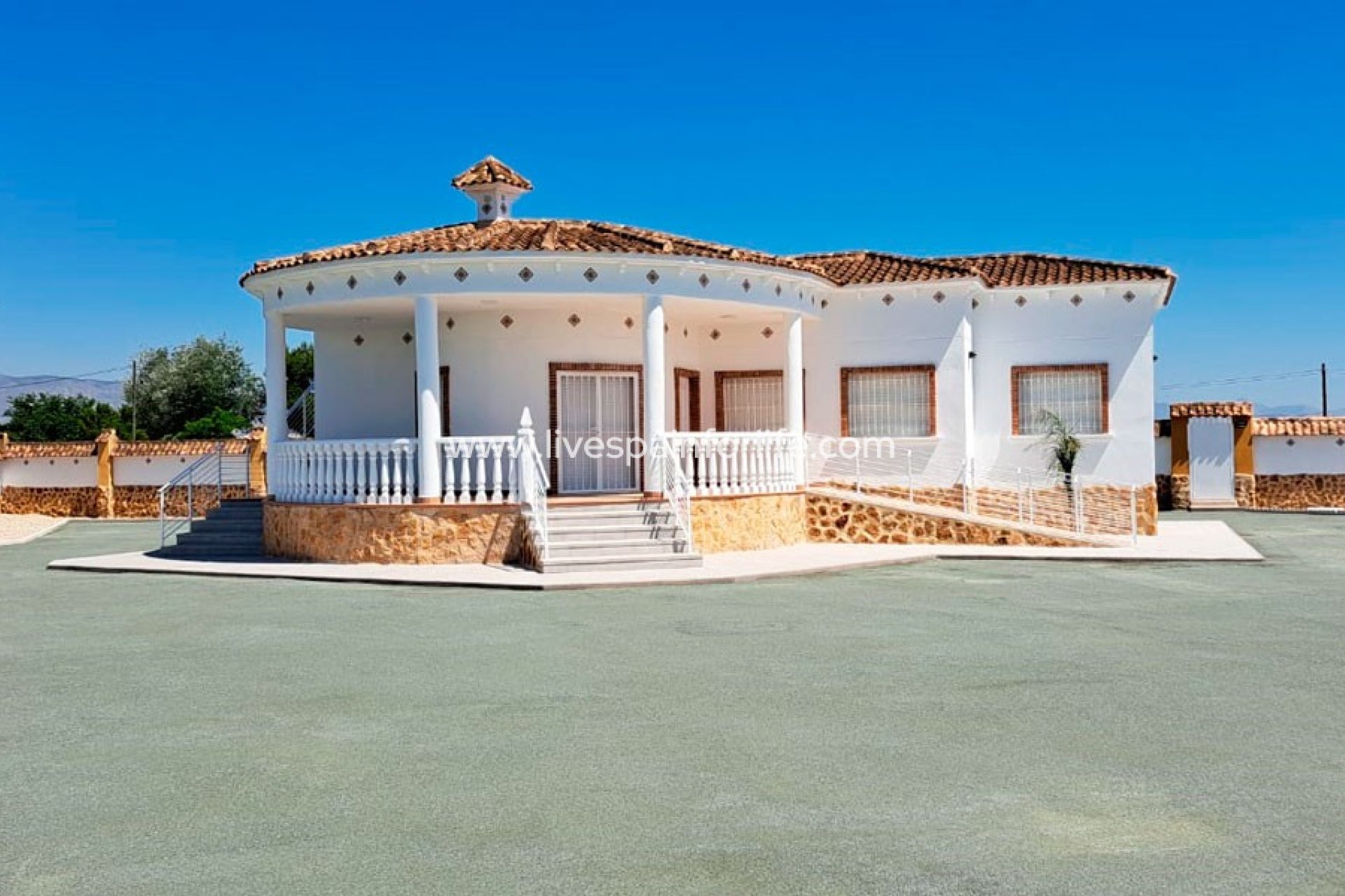 Resale - Country Property -
Catral