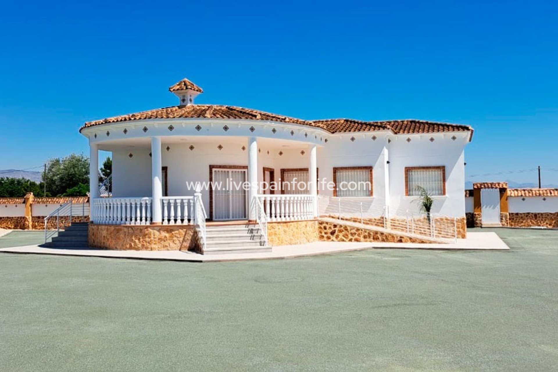 Resale - Country Property -
Catral