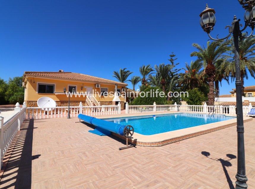 Resale - Country Property -
Catral