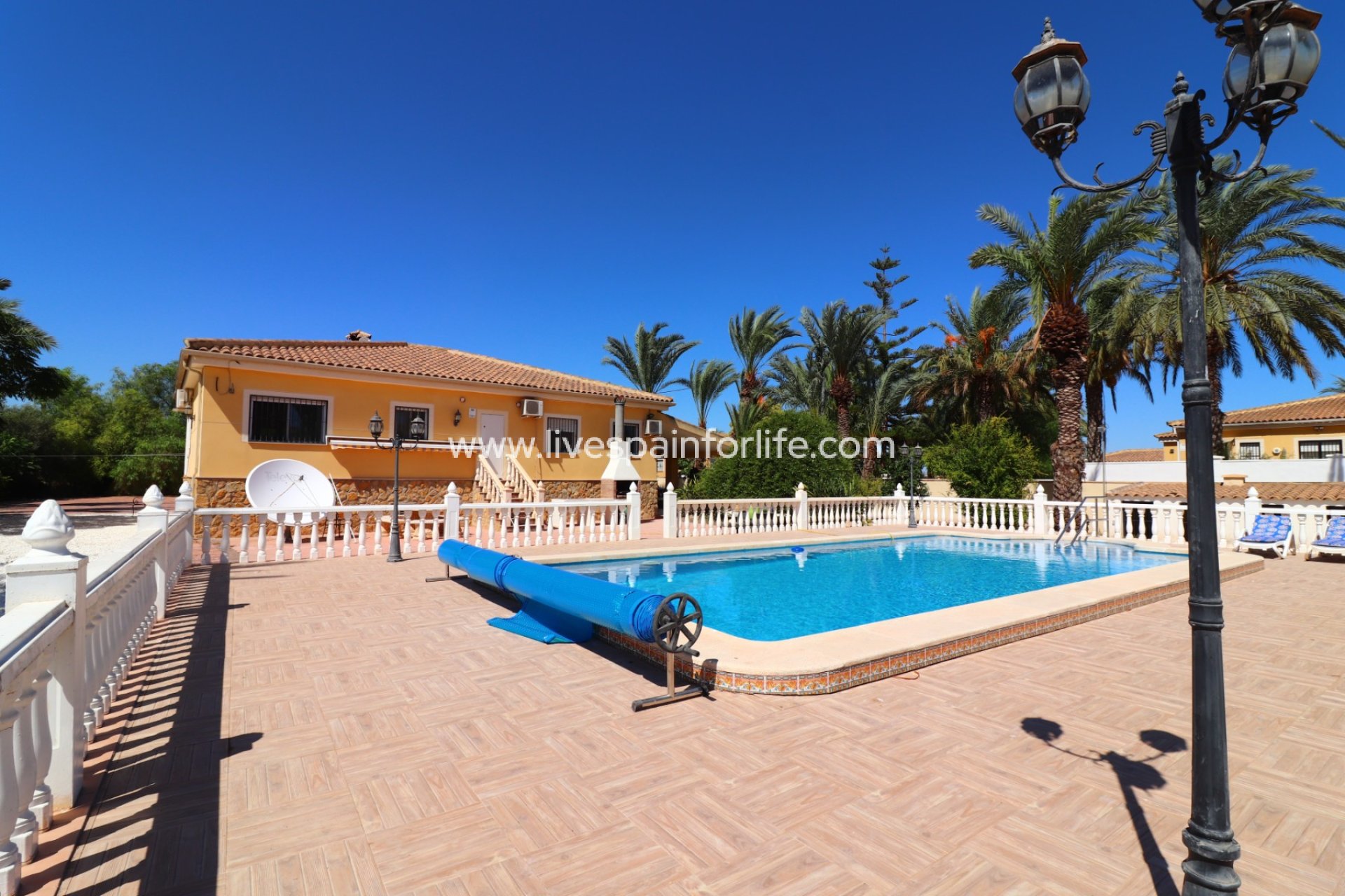 Resale - Country Property -
Catral