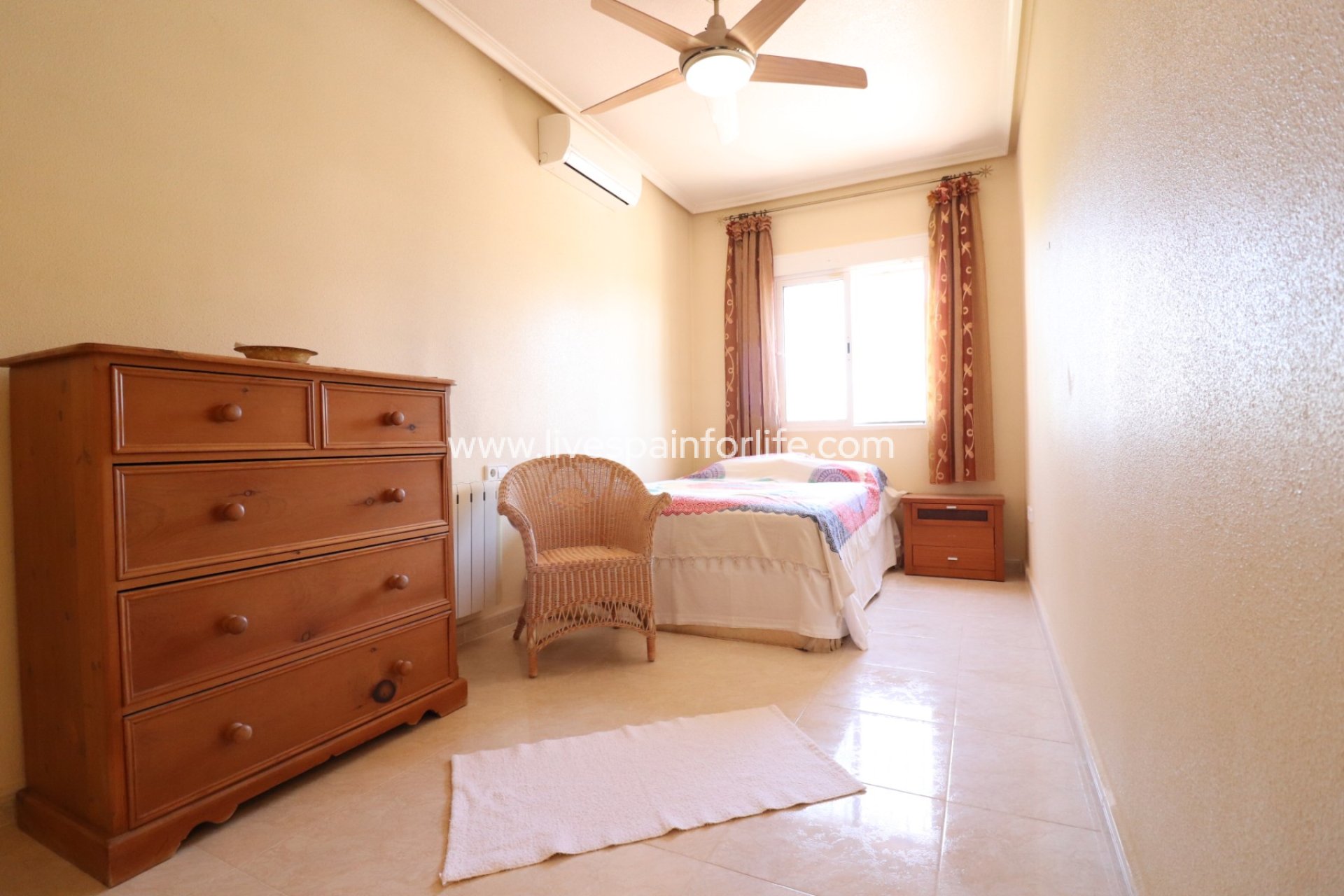 Resale - Country Property -
Catral