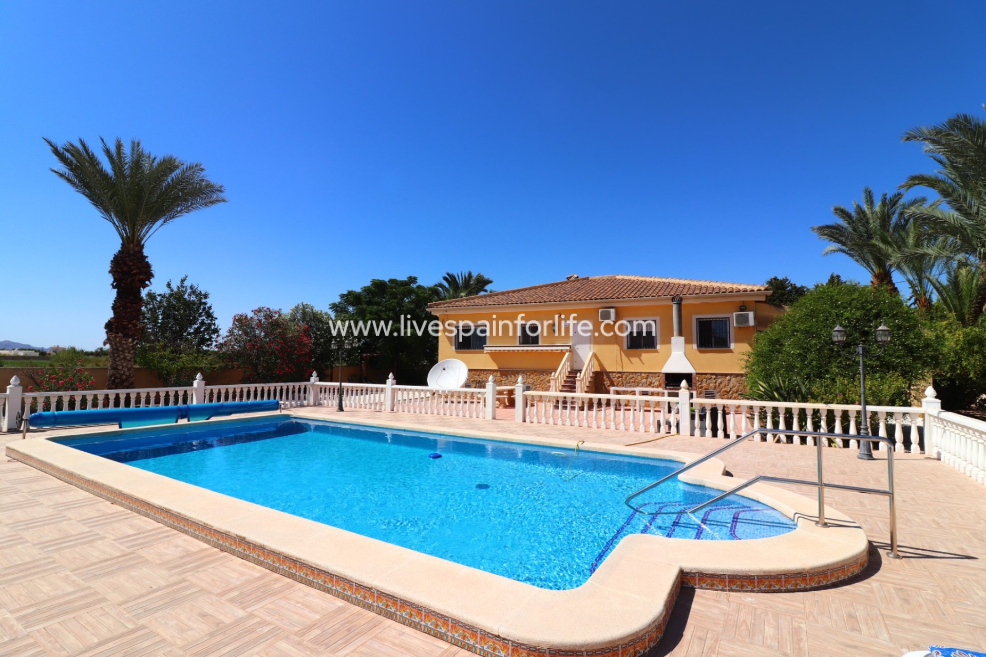 Resale - Country Property -
Catral