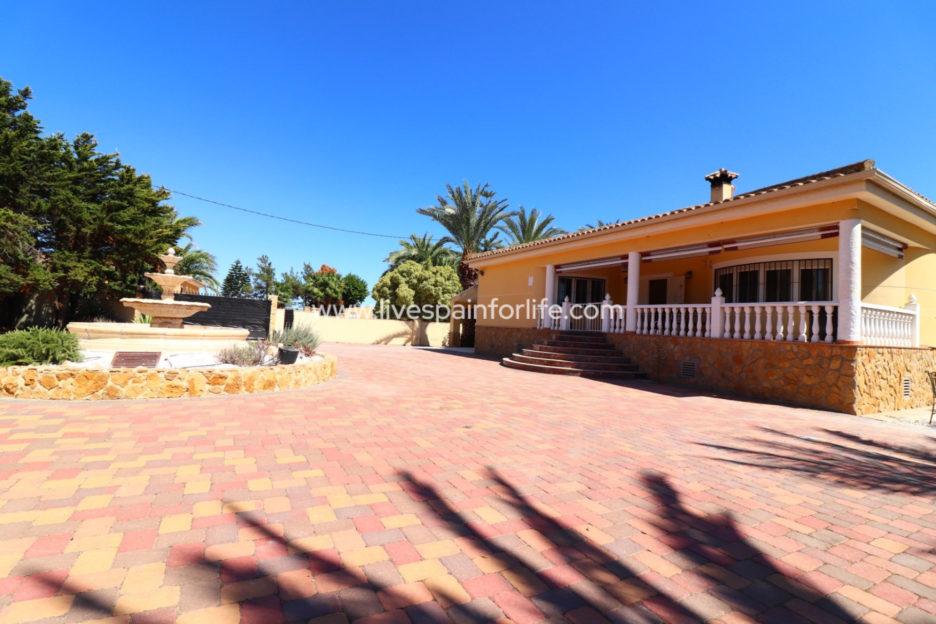 Resale - Country Property -
Catral