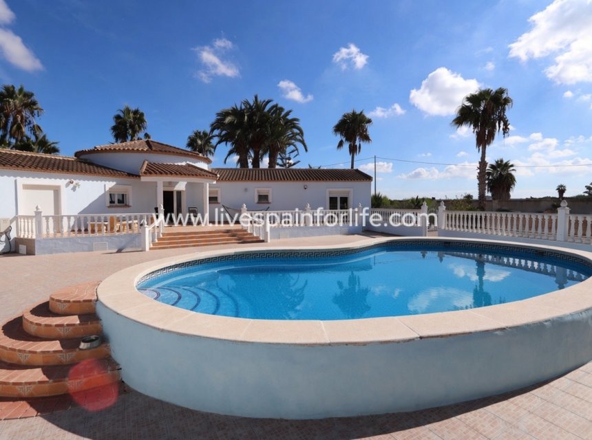Resale - Country Property -
Catral