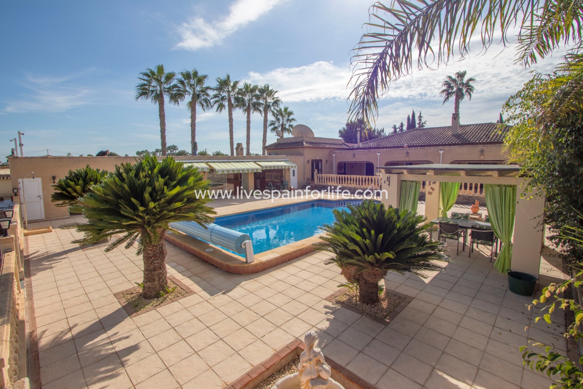 Resale - Country Property -
Catral