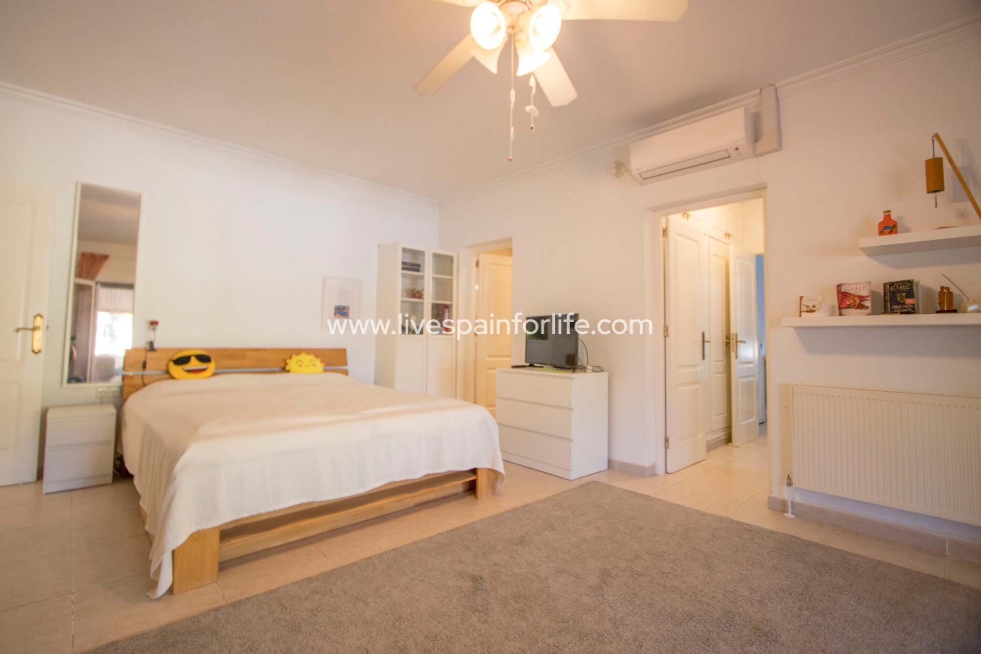 Resale - Country Property -
Catral