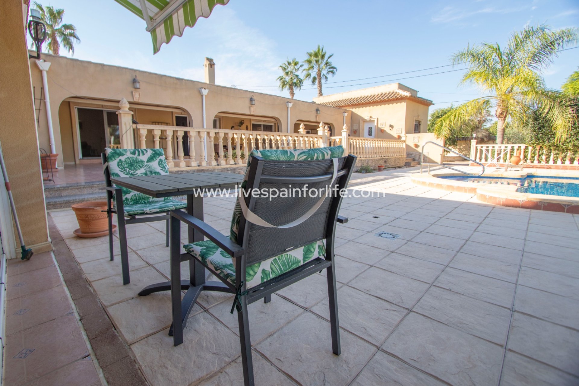 Resale - Country Property -
Catral