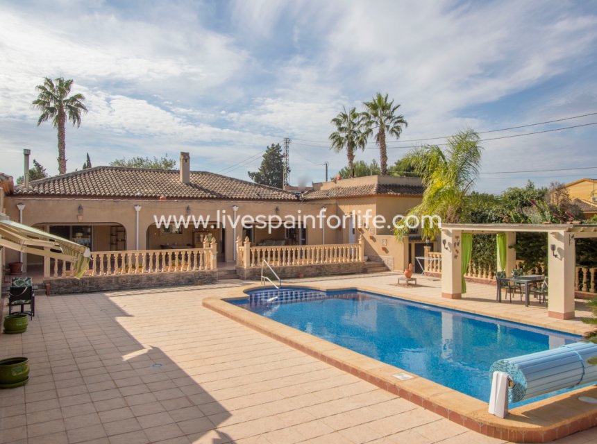 Resale - Country Property -
Catral