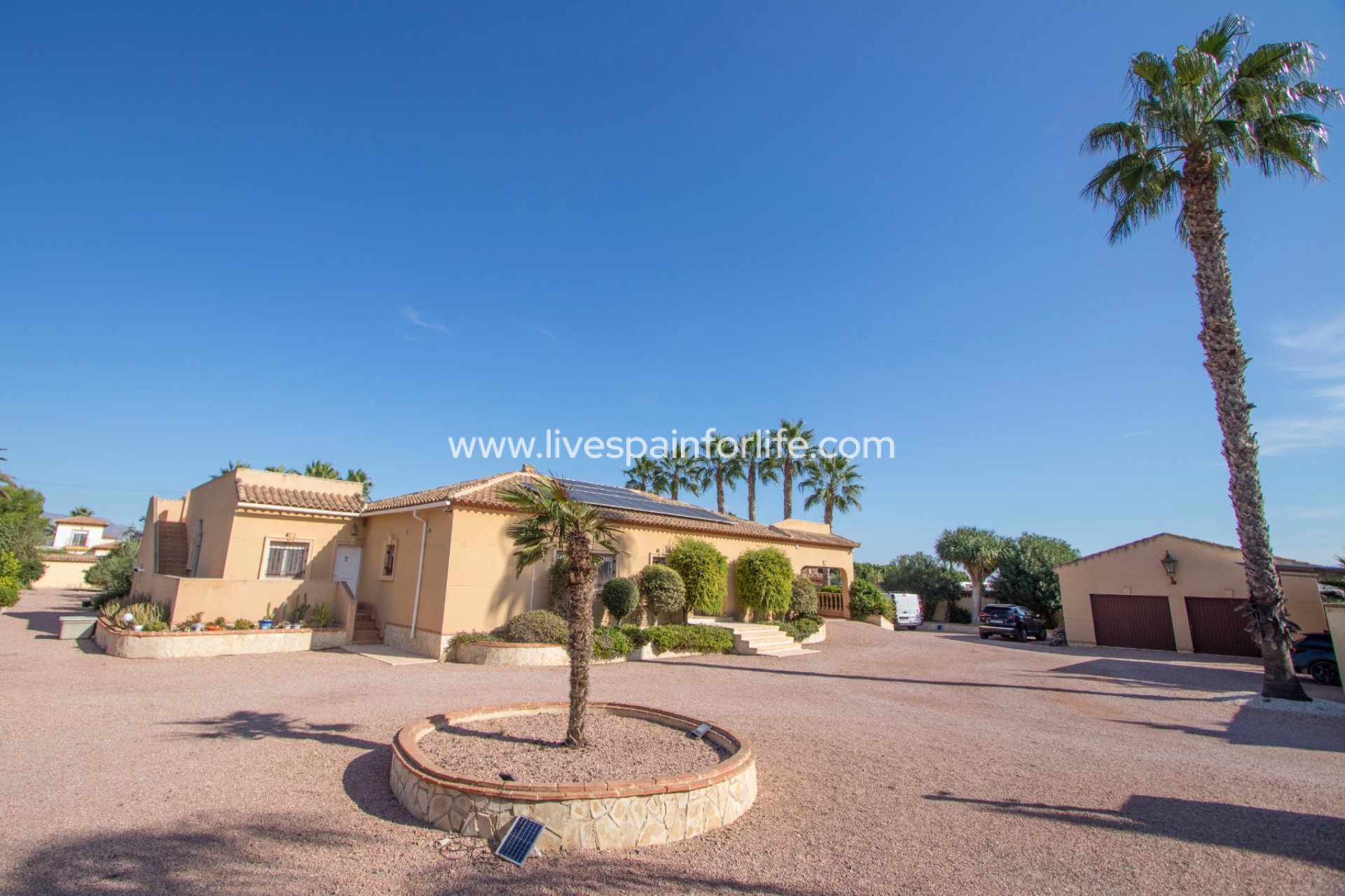 Resale - Country Property -
Catral