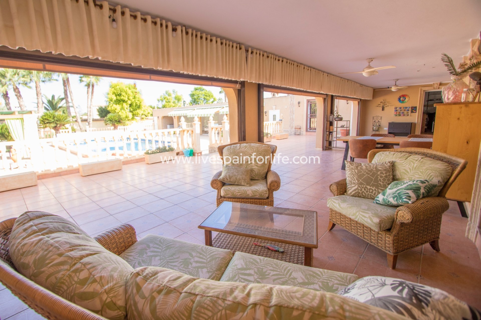 Resale - Country Property -
Catral