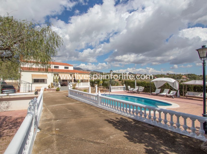 Resale - Country Property -
Crevillent