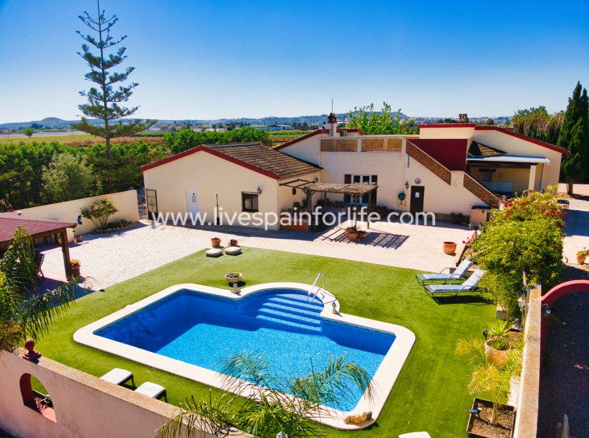 Resale - Country Property -
Daya Vieja